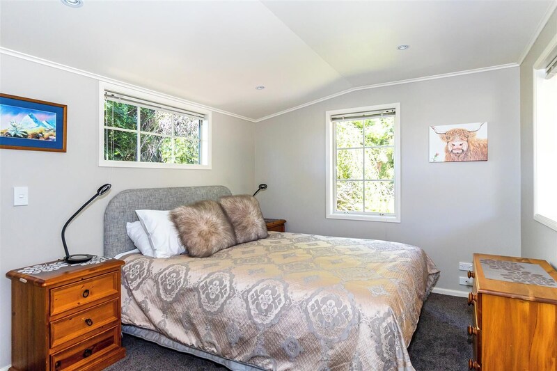 Queen bedroom at Copper John